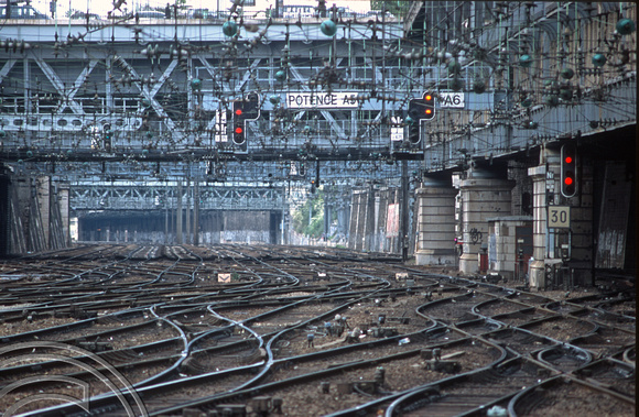 FR1160. Complex station throat. Gare St-Lazare. Paris. France. 27.09.2003
