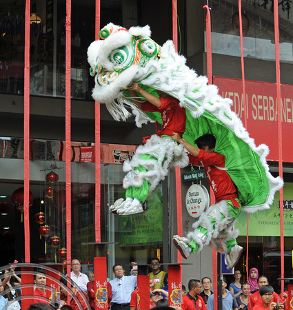 DG102924. Lion dance acrobats. Chinatown. KL. Malaysia. 31.1.12.