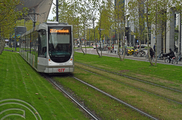 DG381947. Tram 2044. Rotterdam Centraal. Holland. 25.9.2022.