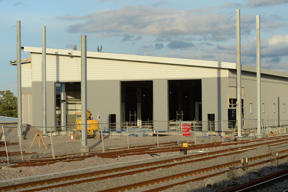 DG125989. Building the new Reading depot. 24.9.12.