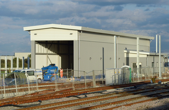 DG125981. Building the new Reading depot. 24.9.12.