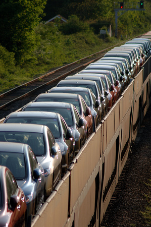 DG10231. Cars by rail. Cheltenham. 30.4.07.