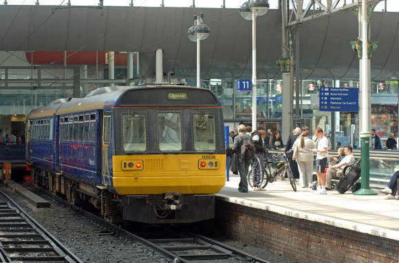 DG10643. 142038. Manchester Piccadilly. 25.5.07.