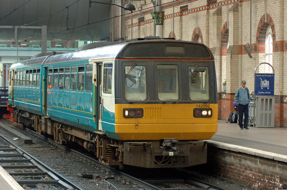 DG10647. 142092. Manchester Piccadilly. 25.5.07.