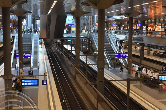 DG380073. Berlin Hauptbahnhof. Germany. 20.9.2022.
