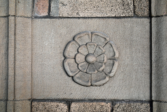 DG433571. Motif on station stonework. Preston. 26.11.2024.