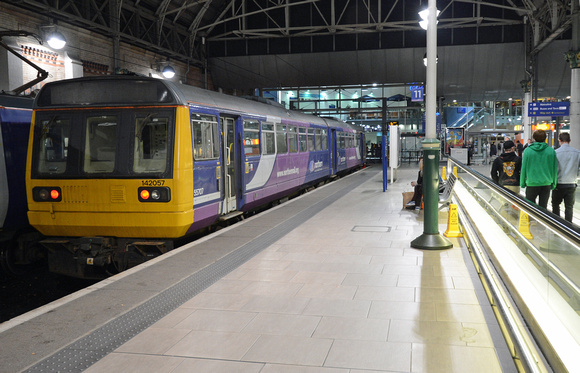 DG127821. 142057. Manchester Piccadilly. 13.10.12.