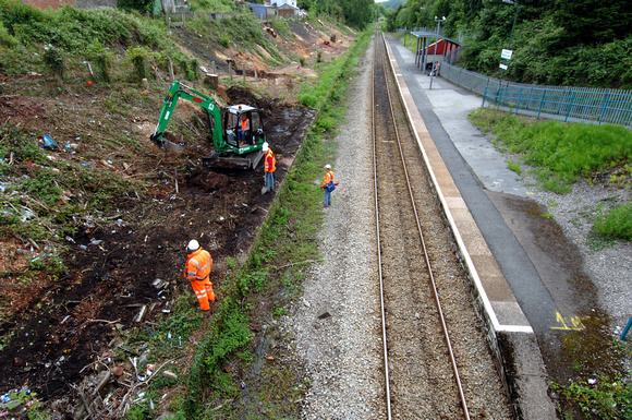 DG10981. Clearing old platform.  Merthyr Vale. 29.6.07.