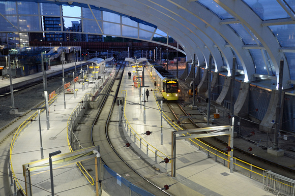 DG215185. New roof & tram platforms. Manchester Victoria. 26.5.15