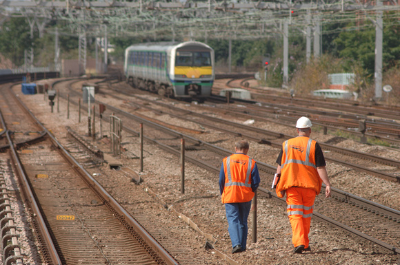 DG11538. Track workers. Pudding Mill Lane. 30.7.07.