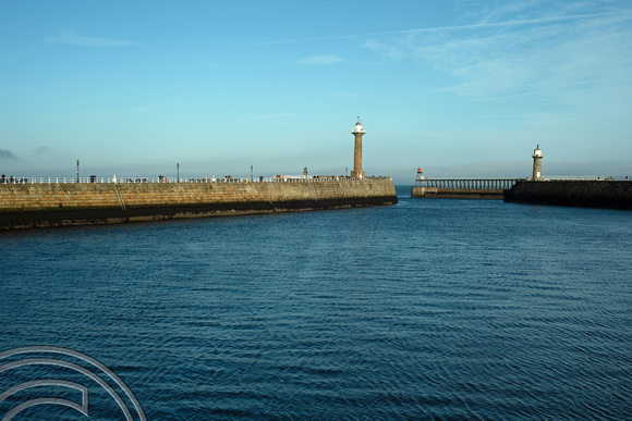 DG383846. The breakwater. Whitby. North Yorkshire. 13.11.2022.