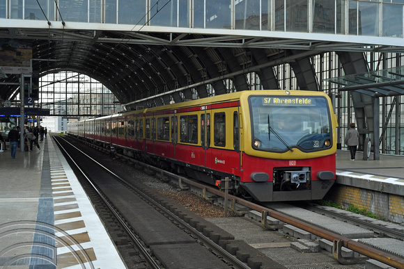 DG381640. S-bahn train. Alexanderplatz station. Berlin. Germany. 23.9.2022.