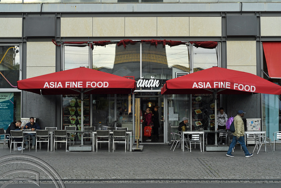 DG381630. Asian food bar. Alexanderplatz station. Berlin. Germany. 23.9.2022.