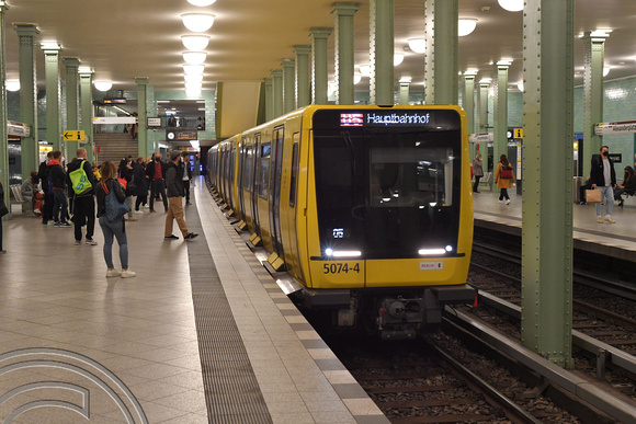DG381655. 5074. U5 line. Alexanderplatz station. Berlin. Germany. 23.9.2022.