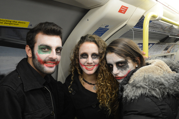 DG128631. Halloween on the Northern line. 31.10.12