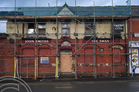 DG384115. Derelict pub. The Swan. Stamford St East. Ashton-under-Lyne. 18.11.2022.