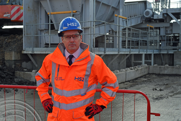DG384272. Huw Merriman MP. Construction of the HS2 station box. Old Oak Common. London, 22.11.2022.
