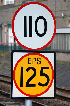 DG12624. EPS speed sign. Carnforth. 23.9.07.