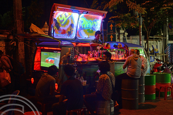 DG132263. VW camper bar. Rambutri.  Bangkok. Thailand. 26.11.12.