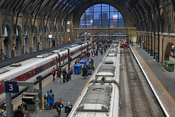 DG432626. Pax. Kings Cross. 4.11.2024.