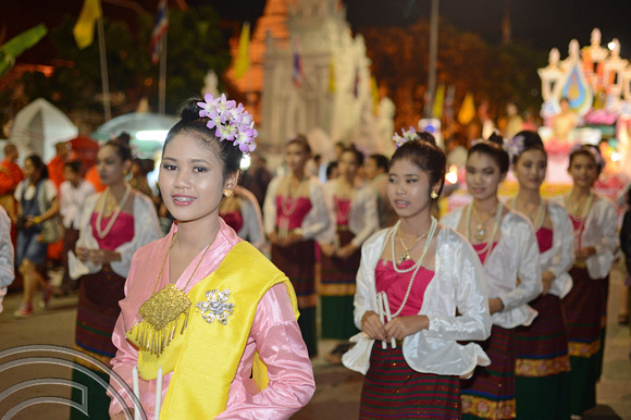 DG132444. Women. Yi Peng festival. Chiang Mai. Thailand. 29.11.12.
