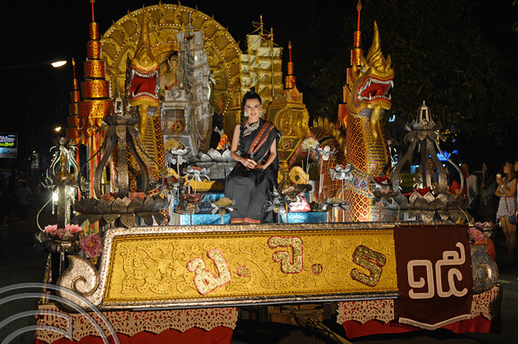 DG132583. Float. Yi Peng festival. Chiang Mai. Thailand. 29.11.12.