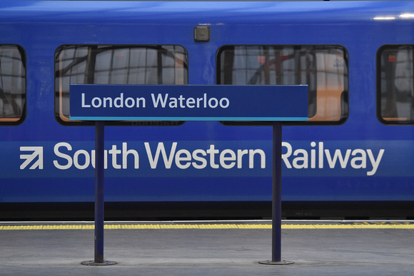 DG385582. TOCs and stations. Waterloo. 9.12.2022.