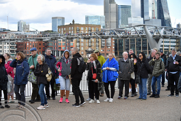 DG379400. Mourners queueing. South bank. London. 16.9.2022.