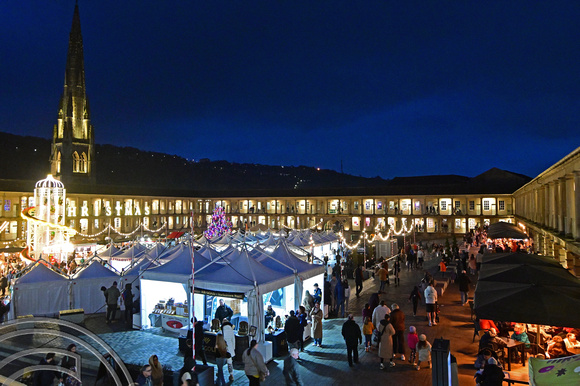 DG433282. Christmas market. The Piece Hall. Halifax. West Yorkshire. 16.11.2024.