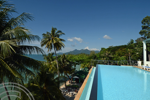 DG133658. Infinity pool. Mam Kai Bae beach resort. Ko Chang. Thailand. 15.12.12.