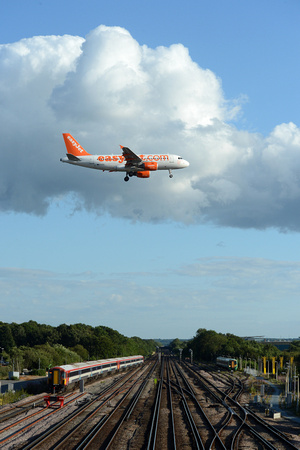 DG218808. Rail and air. Gatwick Airport. 28.7.15