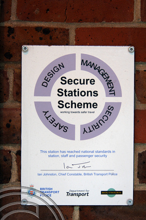 DG14757. Secure stations sign. Oxted. 8.3.08.