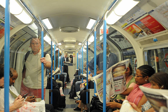 DG18268. Piccadilly line train. 7.8.08.