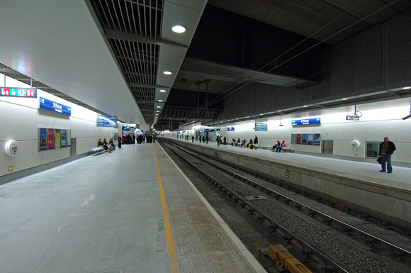 DG13728. St Pancras new Thameslink platforms. 10.12.07.