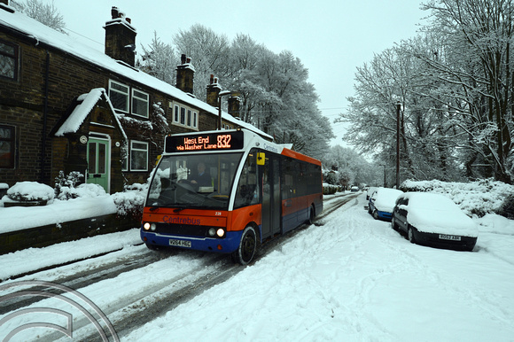 DG136102. Bus makes it through the snow. Halifax. 21.1.13