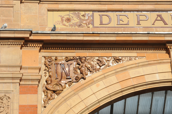 DG19216. Detail. Leicester station. 9.10.08.