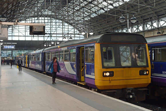 DG207949. 142053. Manchester Piccadilly. 17.3.15