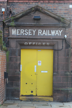 DG19268. Mersey railway door. Birkenhead Central. 16.10.08.