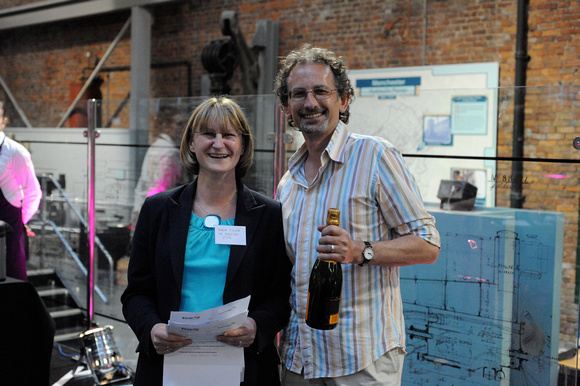 DG16417. Champagne winner. FTPE stakeholders event. Manchester. 13.5.08.