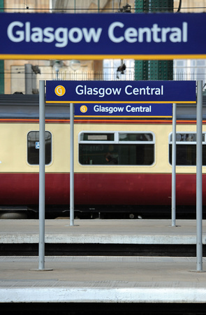 DG21231. Station signs. Glasgow Central. 8.4.09.