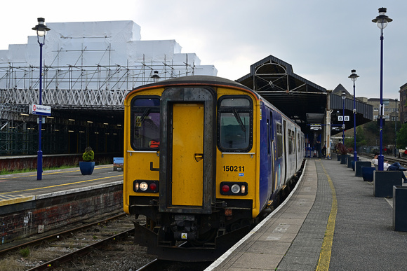 DG428338. 150211. 2W16 1435 Huddersfield to Leeds. Huddersfield. 21.9.2024.