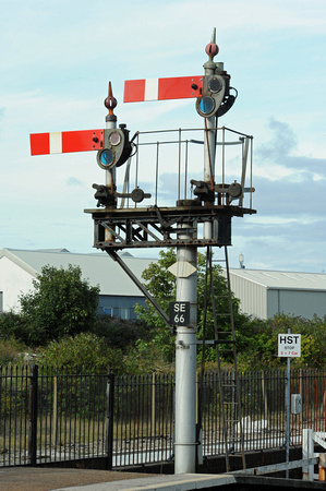 DG30447. GWR bracket semaphore. St Erth. 9.8.09.