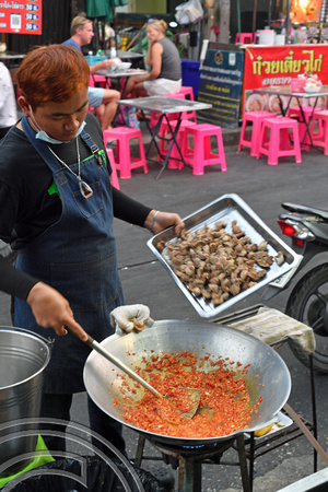 DG388553. Easy on the chili. Street food. Rambutri. Bangkok. Thailand. 1.2.2023.