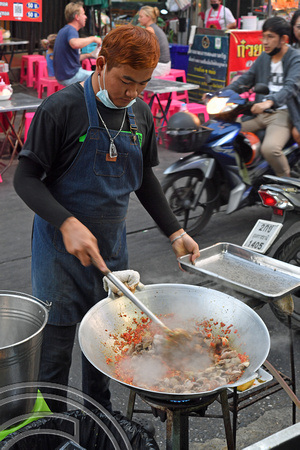 DG388556. Cooking Street food. Rambutri. Bangkok. Thailand. 1.2.2023.