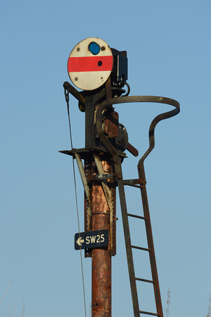 DG139369. Postmounted disc semaphore. Sleaford West. 2.3.13.
