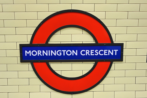 DG43148. Northern line. Mornington Crescent. 20.1.10.