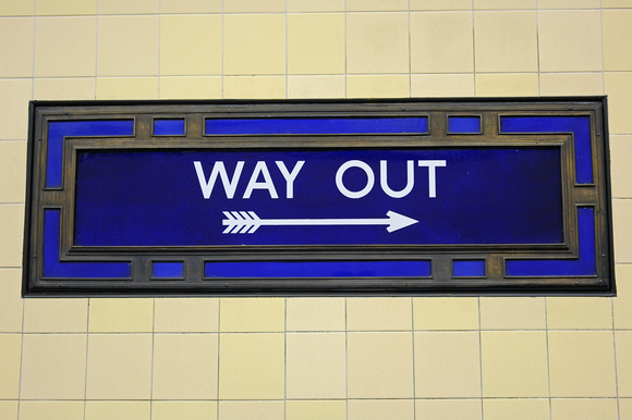 DG43172. Way Out sign. Piccadilly Line. Wood Green. 20.1.10.