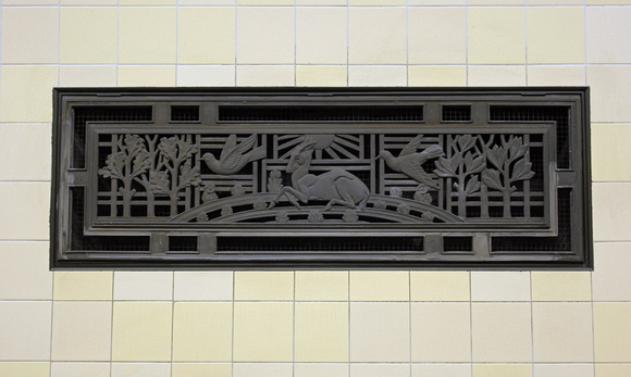 DG43218. Ornamental grille. Wood Green. Piccadilly line. 22.1.10.