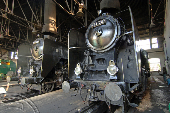 FDG2057. 424 287. 424 247. Budapest railway museum. Hungary. 16.9.05.