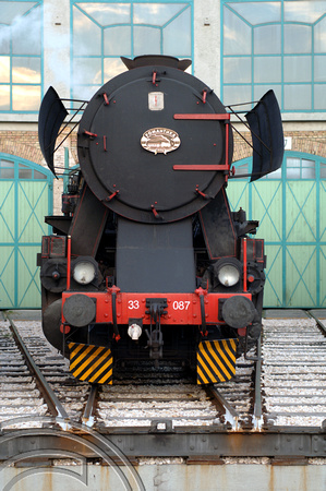 FDG2069. 33 087. Budapest railway museum. Hungary. 16.9.05.